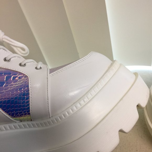 PRE LOVED Cape Robbin -Liquid Love Platforms Boots WHT/9- SH218 - Picture 9 of 10
